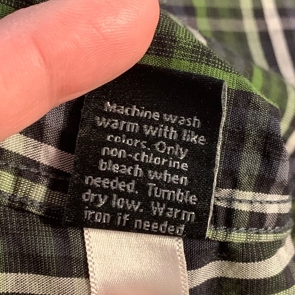 3/$10 🔆 Apt. 9 Plaid Button-Down Long Sleeve - Picture 7 of 8